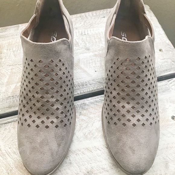 Cut-Out Booties - Picture 4 of 4